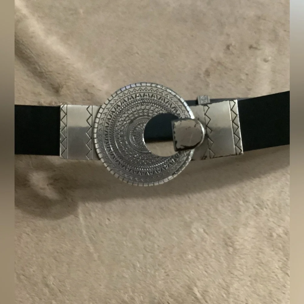 CHICO’S Concho Belt in‎ black leather/Silver antiqued accents